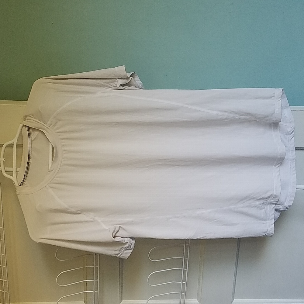 Lululemon Athletica Perforated Technical Tee Shirt Short Sleeve Crew Neck Active
